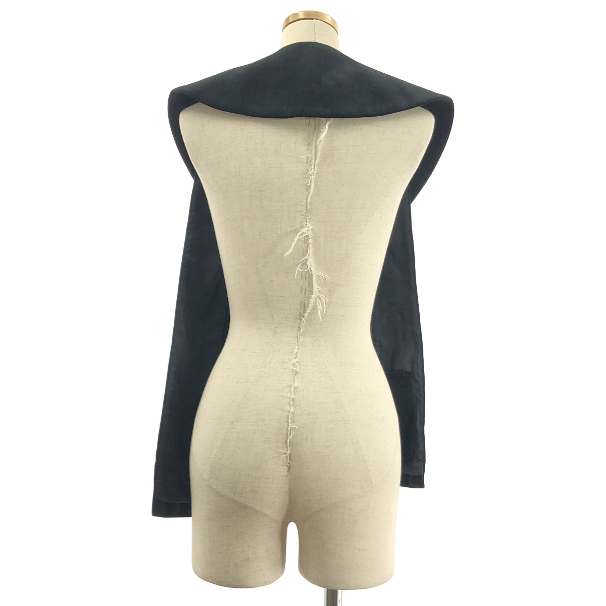 COMME des GARCONS | 巴黎時裝週2020 秋冬 |寬領不對稱天鵝絨領 |