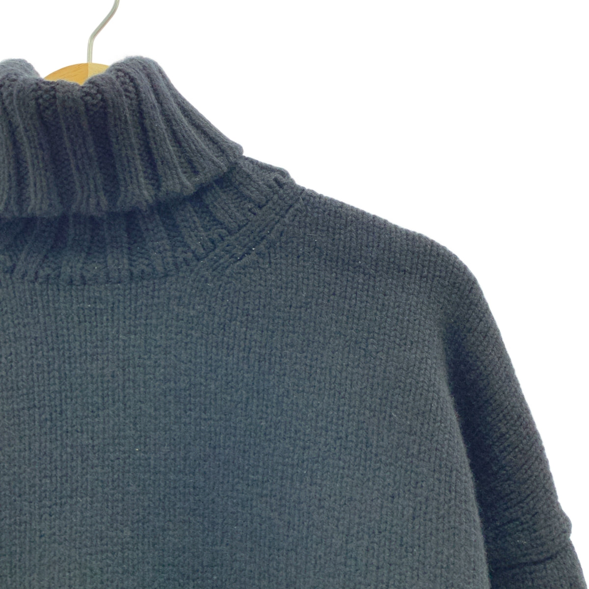 SLOANE | 3G吉朗羊羔絨與羊絨混紡落肩開衩高領針織衫 | 2碼 | 女款