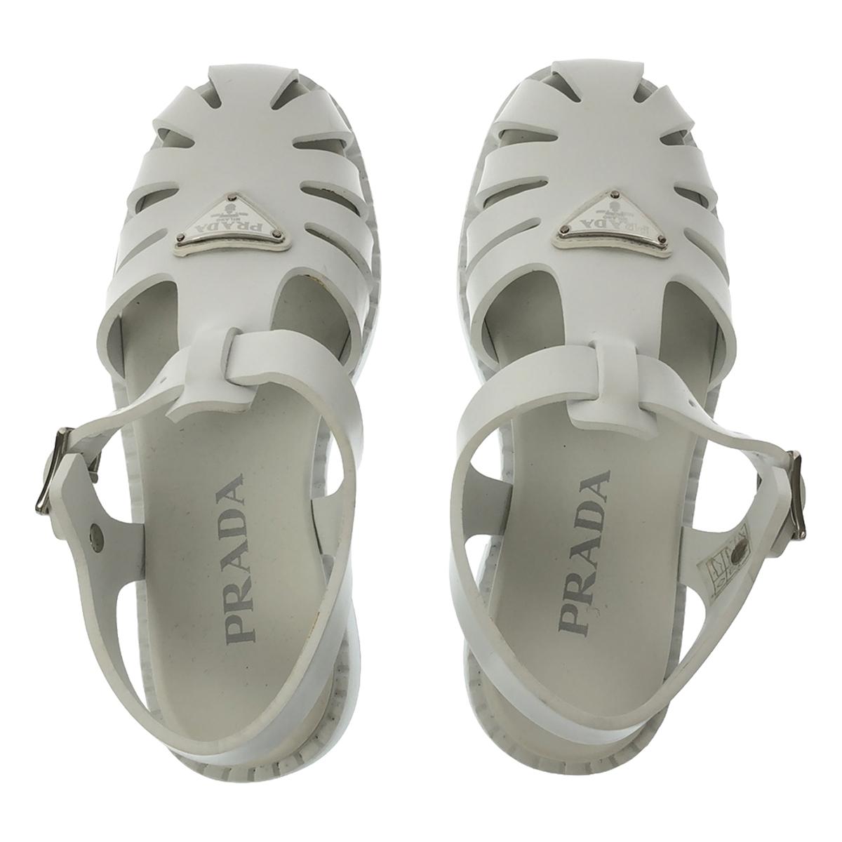 PRADA / 프라다 | Platform Fashion Sandal / 가죽 플레이트 로고 스트랩 구르카 샌들 | 38 | 화이트 | 여성