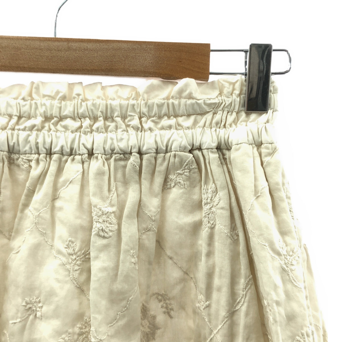 Heriter / 엘리테 | embroidery skirt 자수 엠브로이드 스커트 | 38 | ecru | 여성