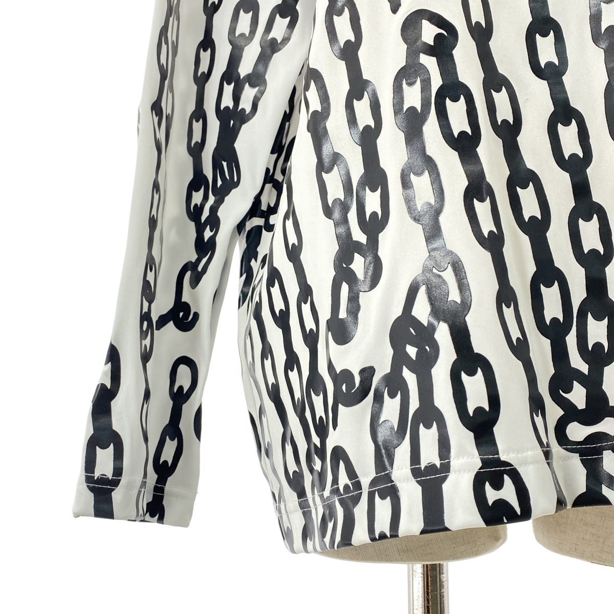 [狀況極佳] COMME des GARÇONS | 2024 秋冬 | 聚酯全印花鏈條印花寬鬆上衣 | S尺寸 | 白色/黑色 | 女款
