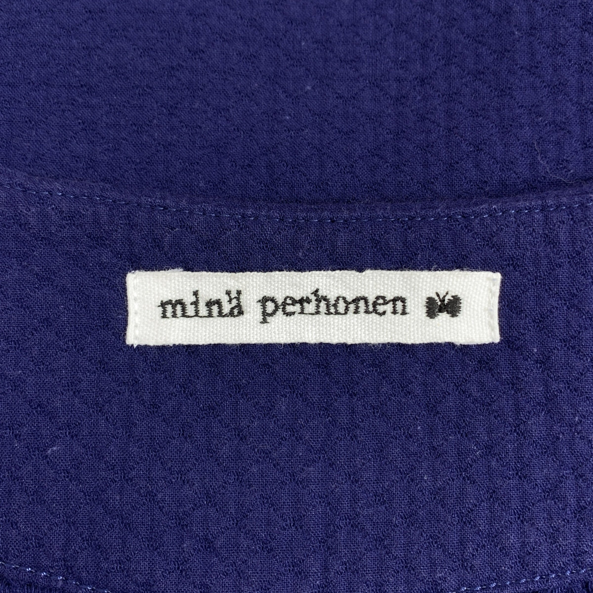 mina perhonen / ミナペルホネン | petrichor / ペトリコール ワンポイントエンブロイダリー ボリュームスリーブ ブラウス | 36 | ネイビー | レディース