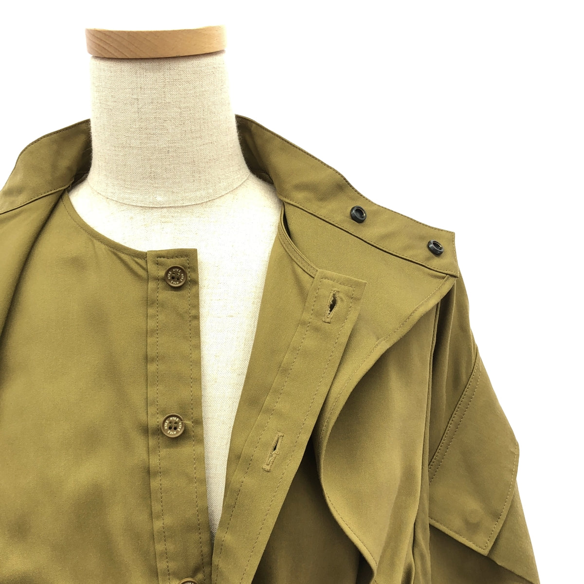 [狀況極佳] HYKE | 人造絲混紡多層領連身裙 | 尺寸 1 | 卡其色 | 女款