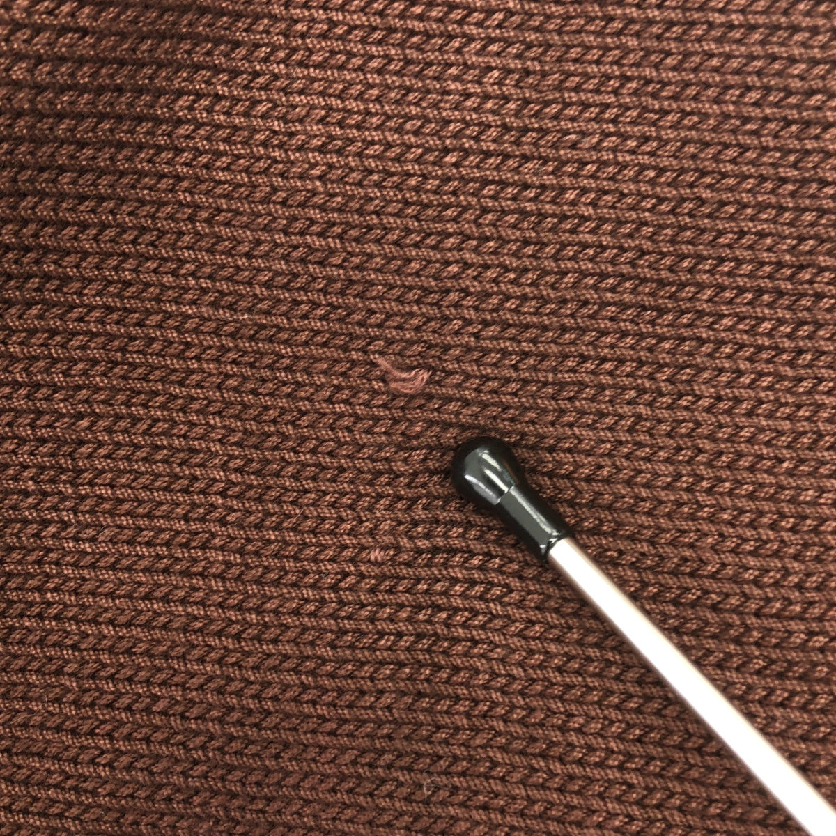 Plage / 플라주 | 2025SS | Low V Neck 코튼 크롭 V 넥 니트 | 브라운 | 여성