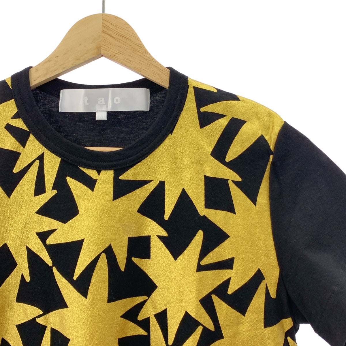 Tao COMME des GARÇONS | 2023 秋冬系列 | 金屬星星印花 T 卹 | M 碼 | 黑色/金色 | 女款