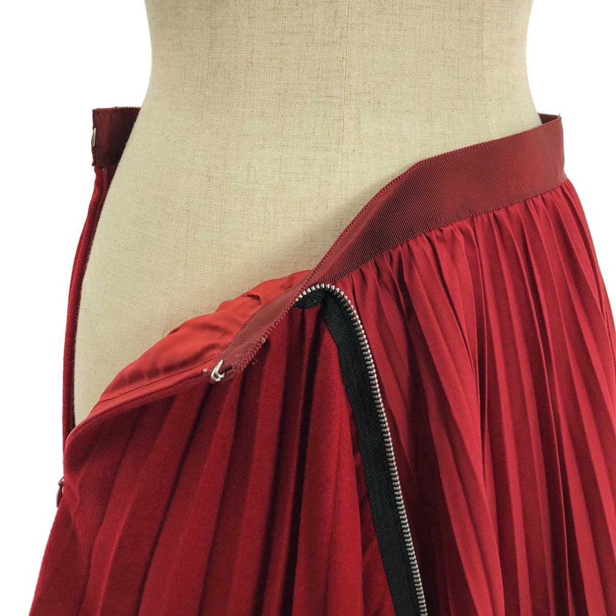 sacai / 사카이 | Zip Detail Pleated Skirt / 다른 소재 전환 주름 레이어드 스커트 | 2 | 레드 |