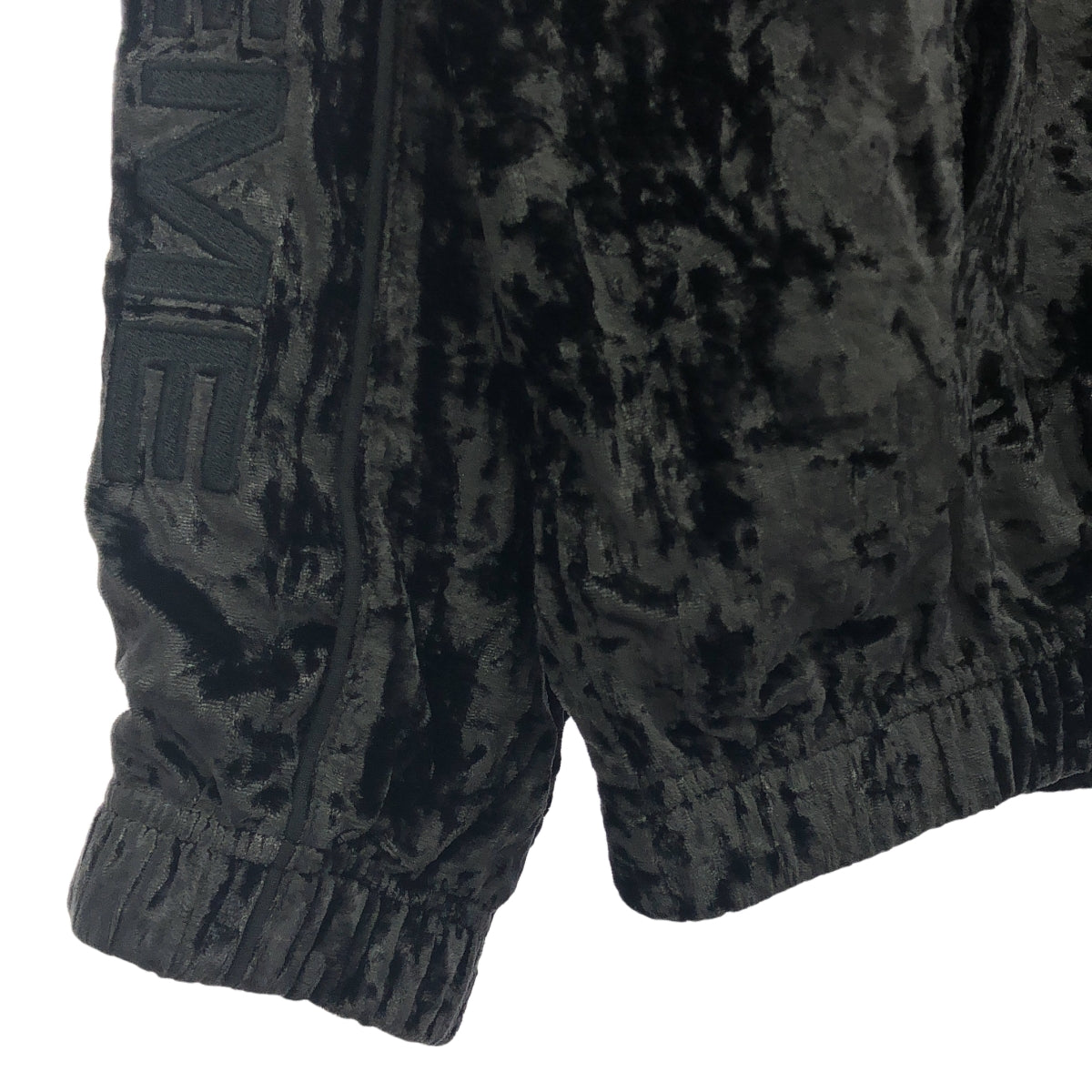 [狀況良好] SUPREME | 2023秋冬 |壓碎天鵝絨運動夾克 |加大尺碼 |黑色 |男士