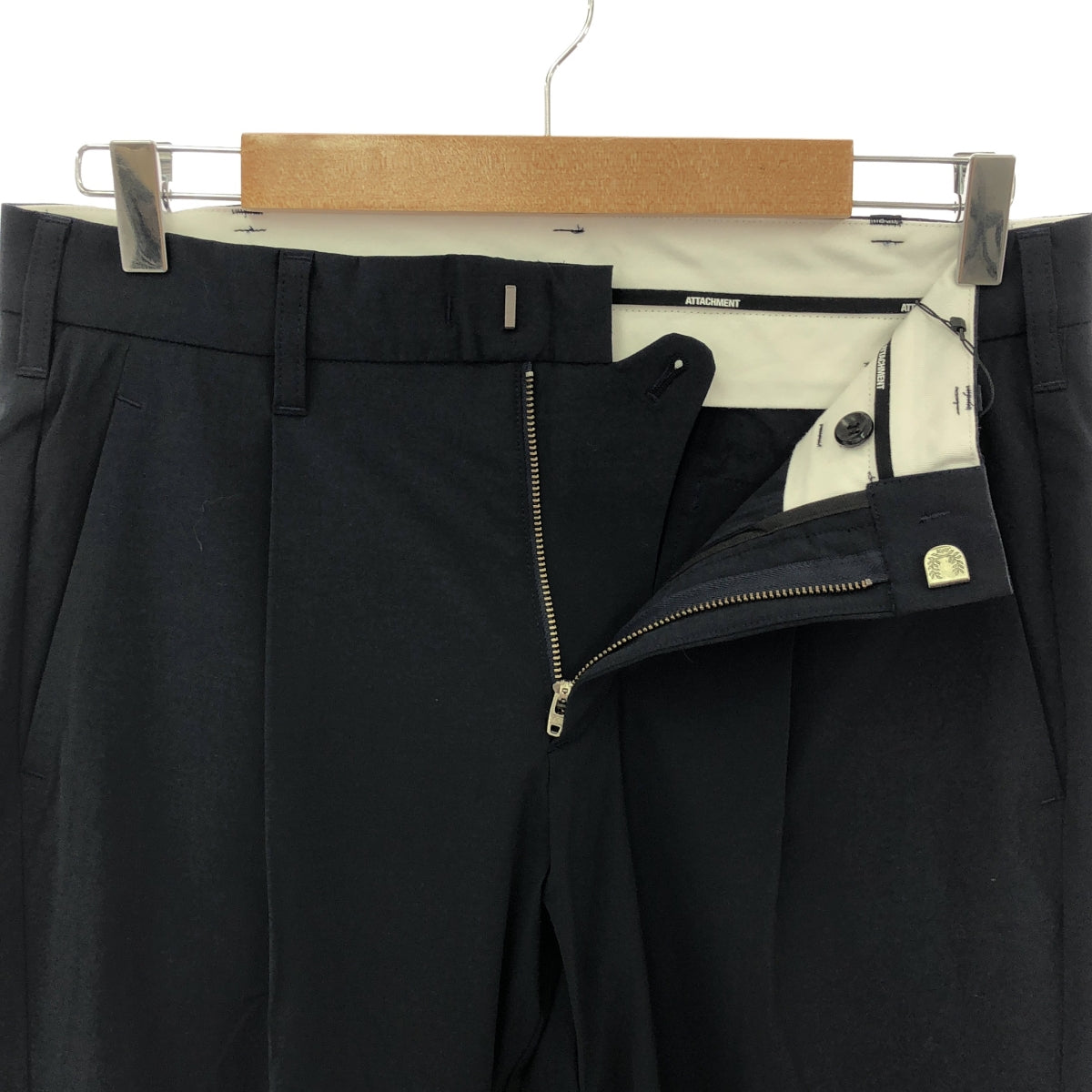 ATTACHMENT | Ny/Co 2-way stretch taffeta one-tuck tapered pants | 2 | Navy | Men's