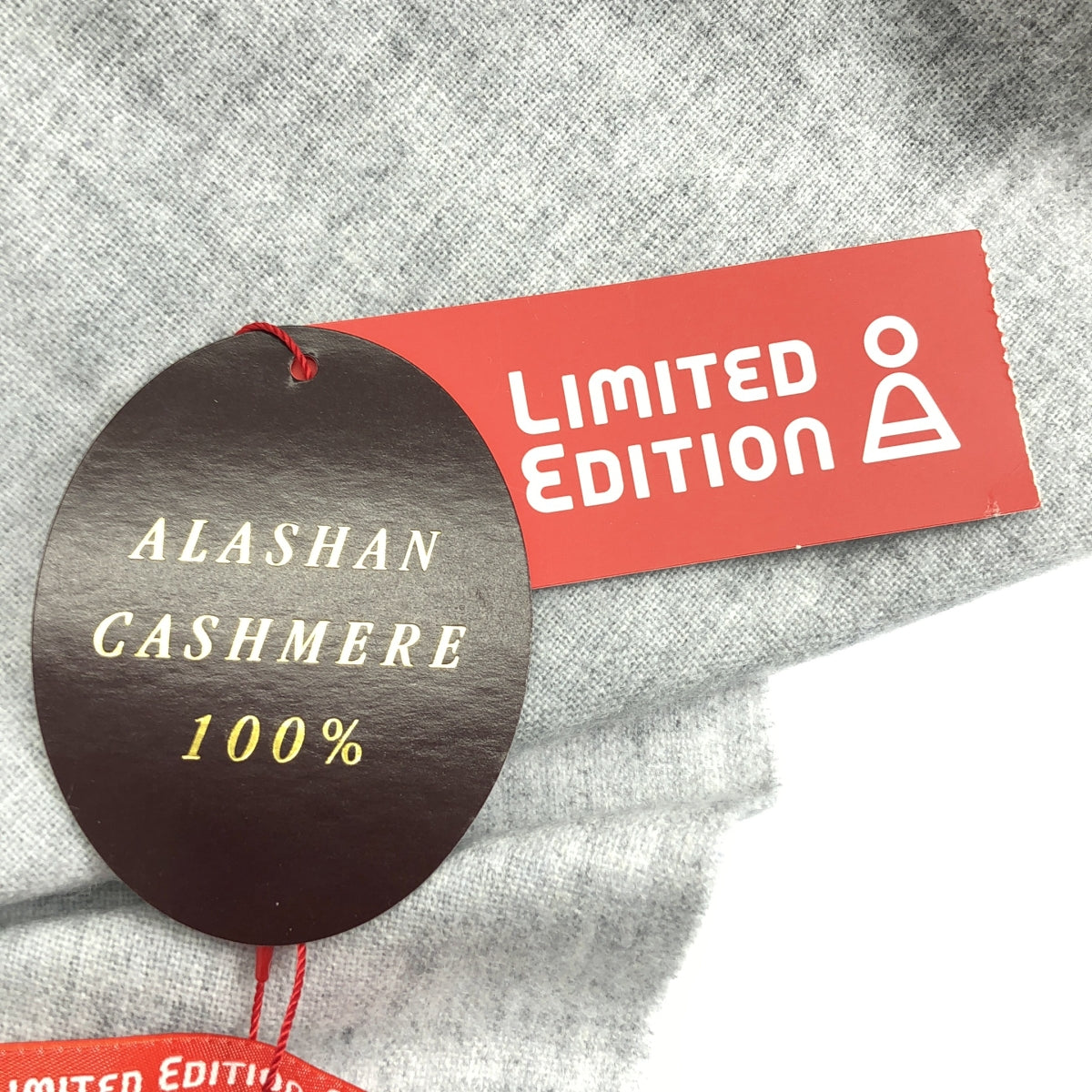 [狀況極佳] 限量版 | 100% 羊絨流蘇披肩/圍巾 | F 碼 | 淺灰色 | 女款