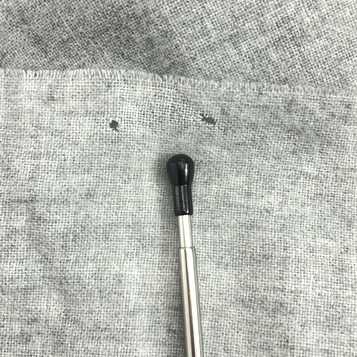 [狀況極佳] 限量版 | 100% 羊絨流蘇披肩/圍巾 | F 碼 | 淺灰色 | 女款