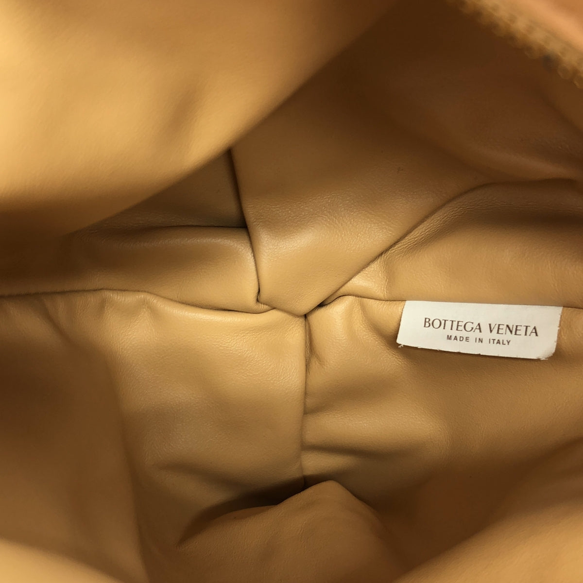 BOTTEGA VENETA / 보테가베네타 | 인트레 차트 미니 더 트위스트 가죽 핸드백 | 베이지 | 여성