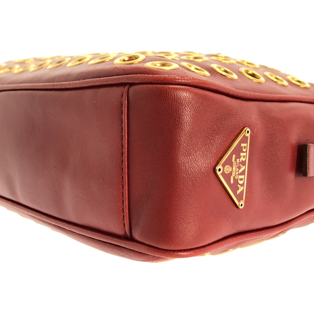 PRADA / 프라다 | 가죽 스터드 삼각 플레이트 로고 핸드백 |