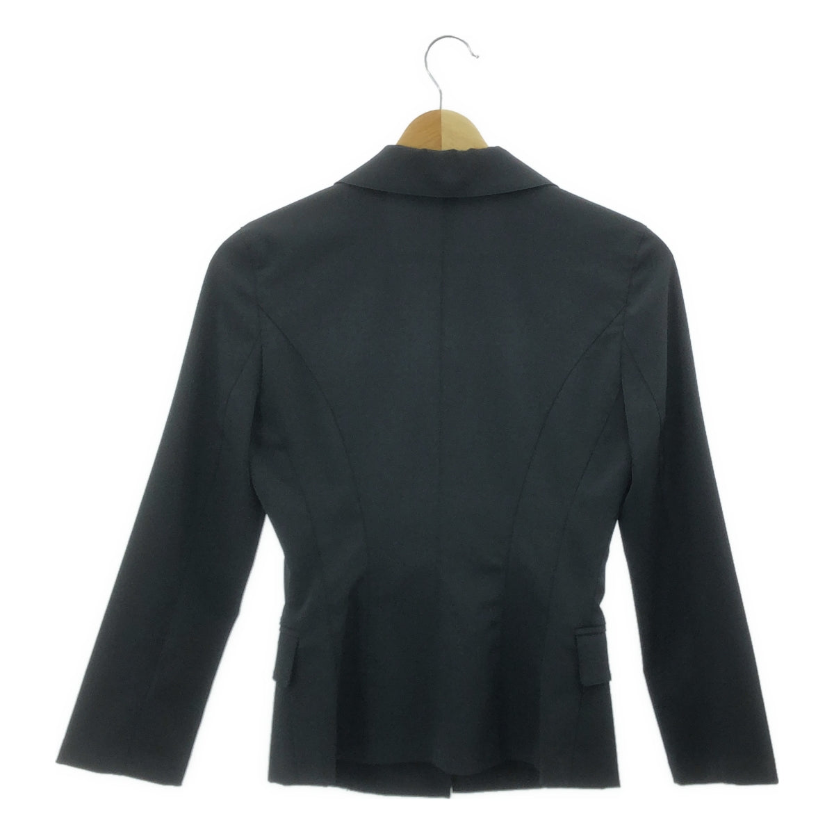 [狀況極佳] FOXEY NEW YORK | 聚酯彈性西裝套裝，含訂製外套與垂墜裙 | 尺寸 38 | 黑色 | 女款