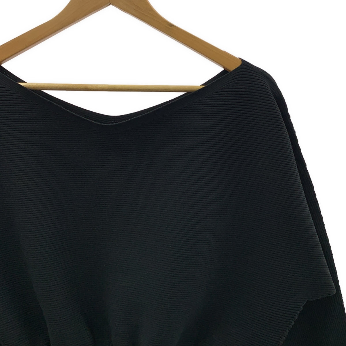 IIROT / 일롯 | Eco-Cropped Knit 크롭드 니트 | 블랙 |