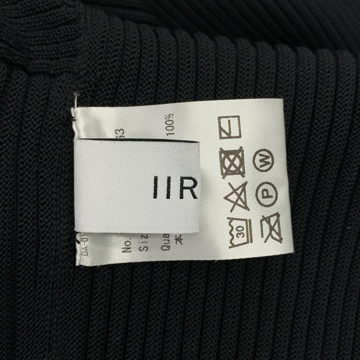 IIROT / 일롯 | Eco-Cropped Knit 크롭드 니트 | 블랙 |