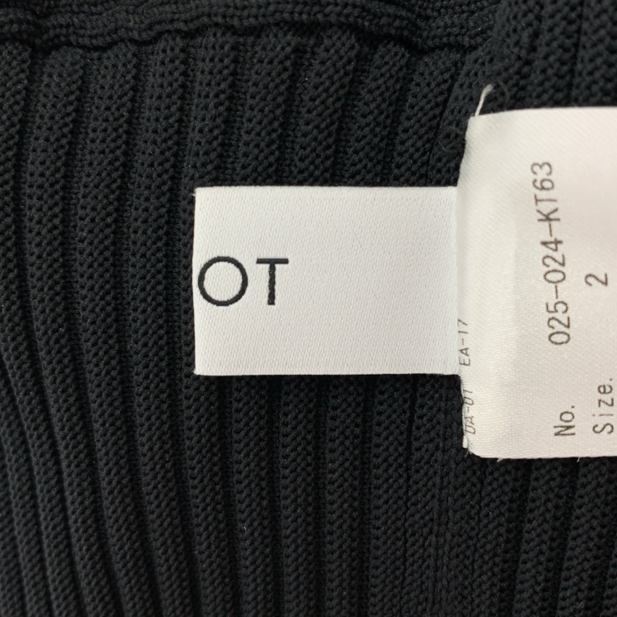 IIROT / 일롯 | Eco-Cropped Knit 크롭드 니트 | 블랙 |