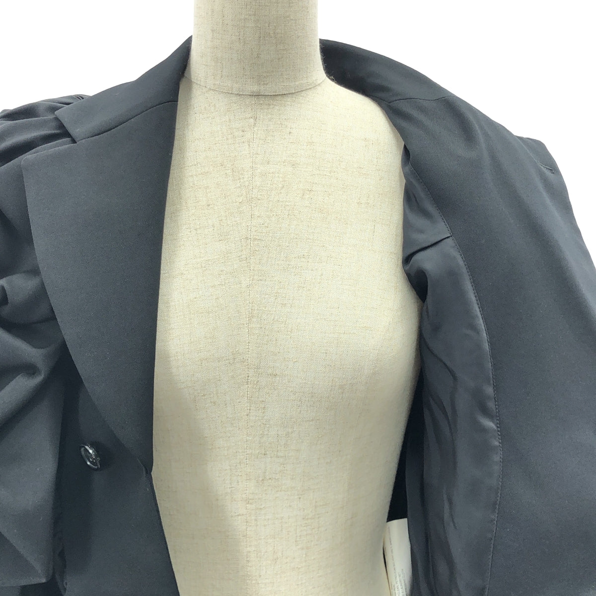 [狀況極佳] COMME des GARÇONS | 2023 春夏系列 | 褶飾紐扣羊毛外套 | XS 碼 | 黑色 | 女款