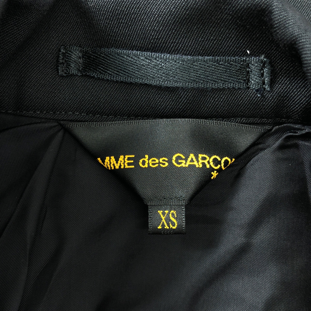 [狀況極佳] COMME des GARÇONS | 2023 春夏系列 | 褶飾紐扣羊毛外套 | XS 碼 | 黑色 | 女款