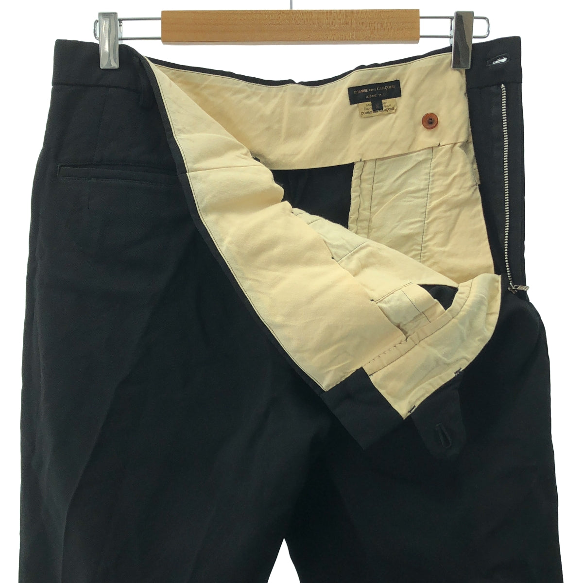 COMME des GARCONS HOMME PLUS / 콤데 갤슨 옴플루스 | 2024SS | 폴리에스터 제품 가공 변형 비대칭 사이드 지퍼 슬랙스 팬츠 |