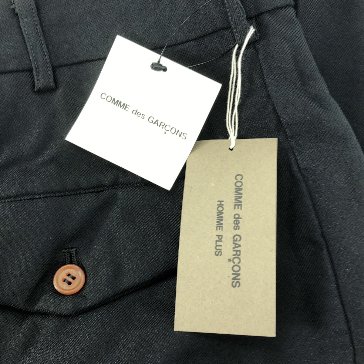 COMME des GARCONS HOMME PLUS / 콤데 갤슨 옴플루스 | 2024SS | 폴리에스터 제품 가공 변형 비대칭 사이드 지퍼 슬랙스 팬츠 |