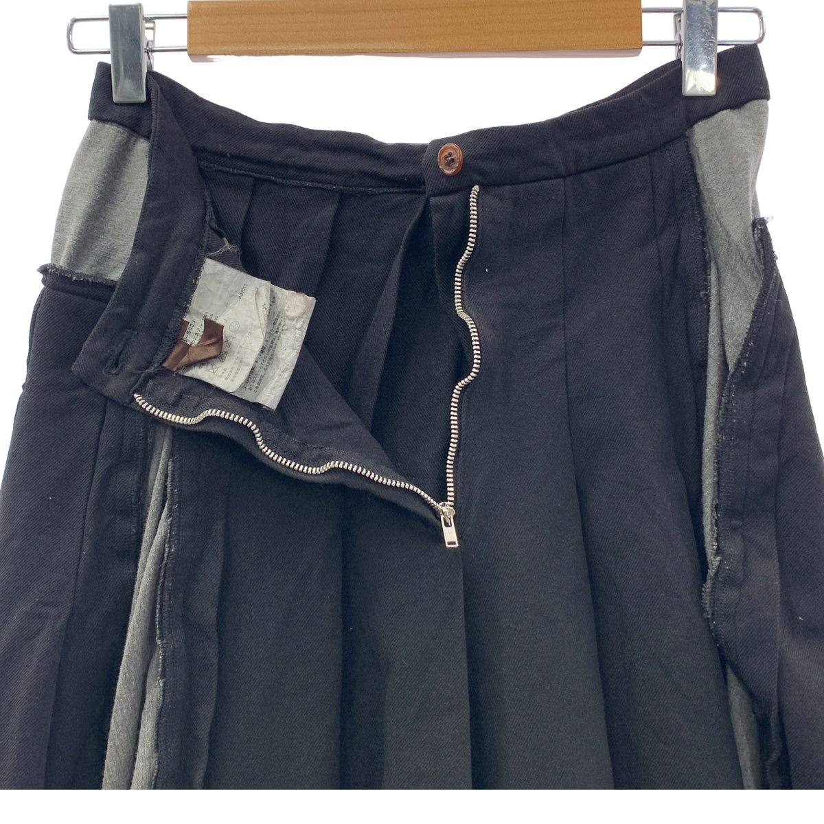 COMME des GARCONS / コムデギャルソン | 2010AW / AD2010 | 縮絨ポリエステル 断ち切り プリーツスカート | S | レディース