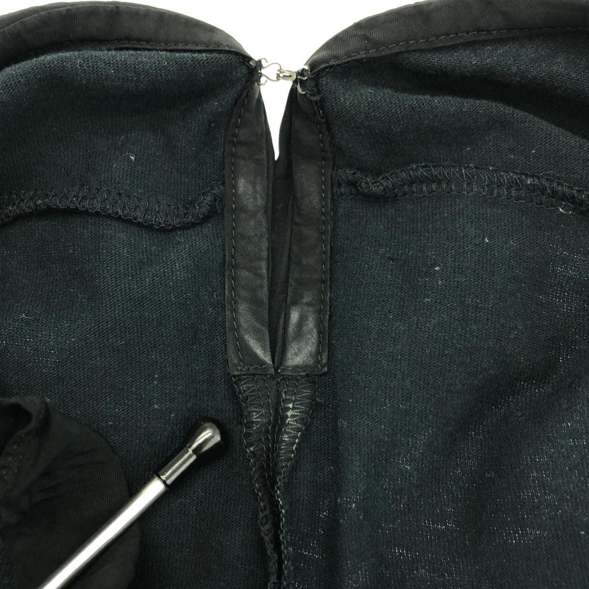 COMME des GARÇONS | 經編針織布料2000 秋冬 |棉質銅氨絲荷葉邊 V 領上衣 | SHOPBOP黑色|女性的