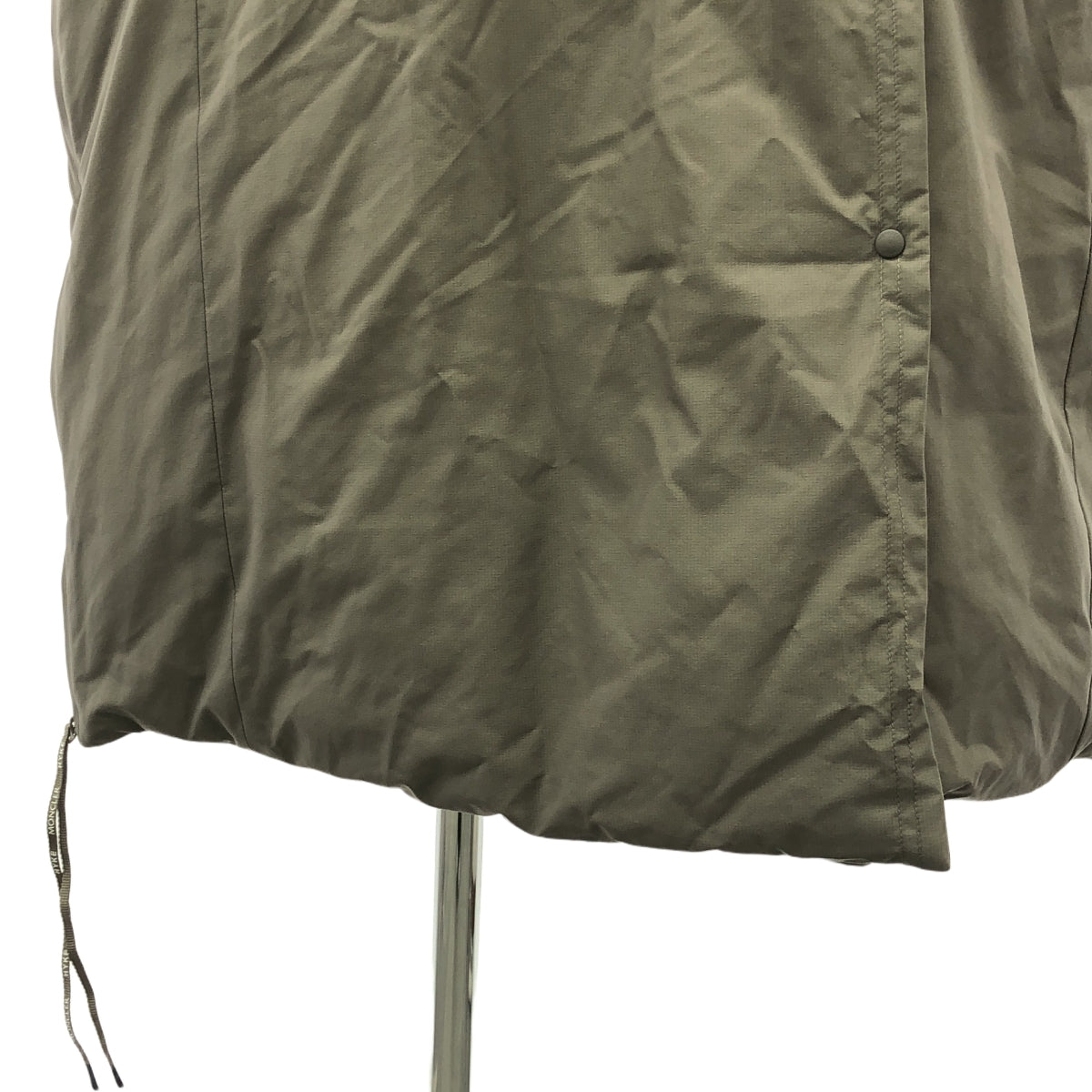 [狀況良好] MONCLER / Moncler | × HYKE / Hike GENIUS 4 MUVERANIS GORE-TEX / Muveranis Gore-Tex 羽絨外套 | 1 |卡其灰|女性的