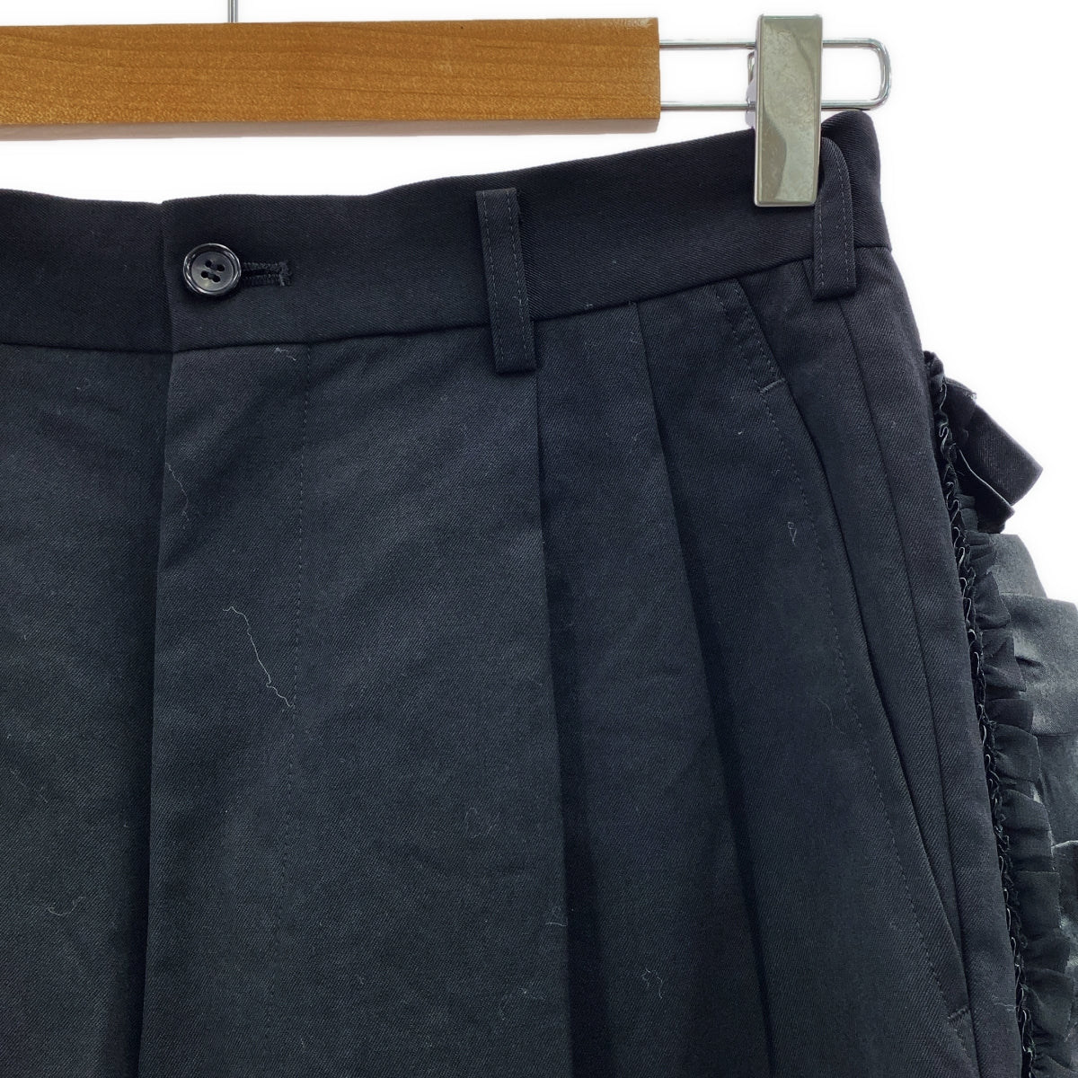 COMME des GARÇONS | 2008 秋冬 |緞面與荷葉邊拼接羊毛華達呢長褲| SHOPBOP春夏 |女性的
