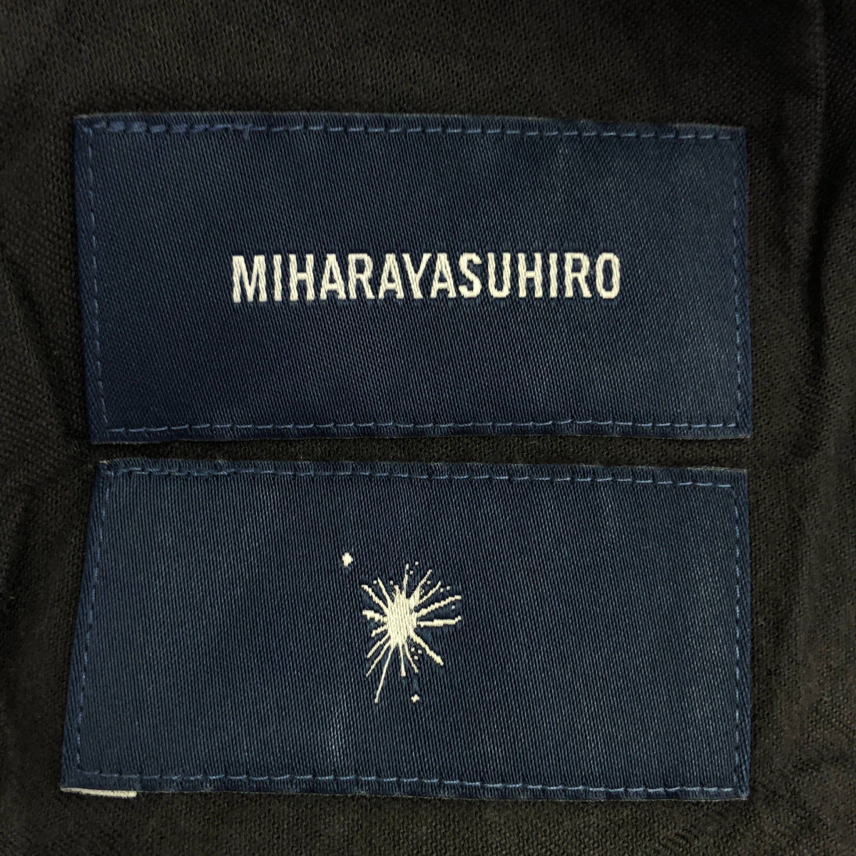 MIHARA YASUHIRO / MIHARA YASUHIRO | Small floral print tapered pants |