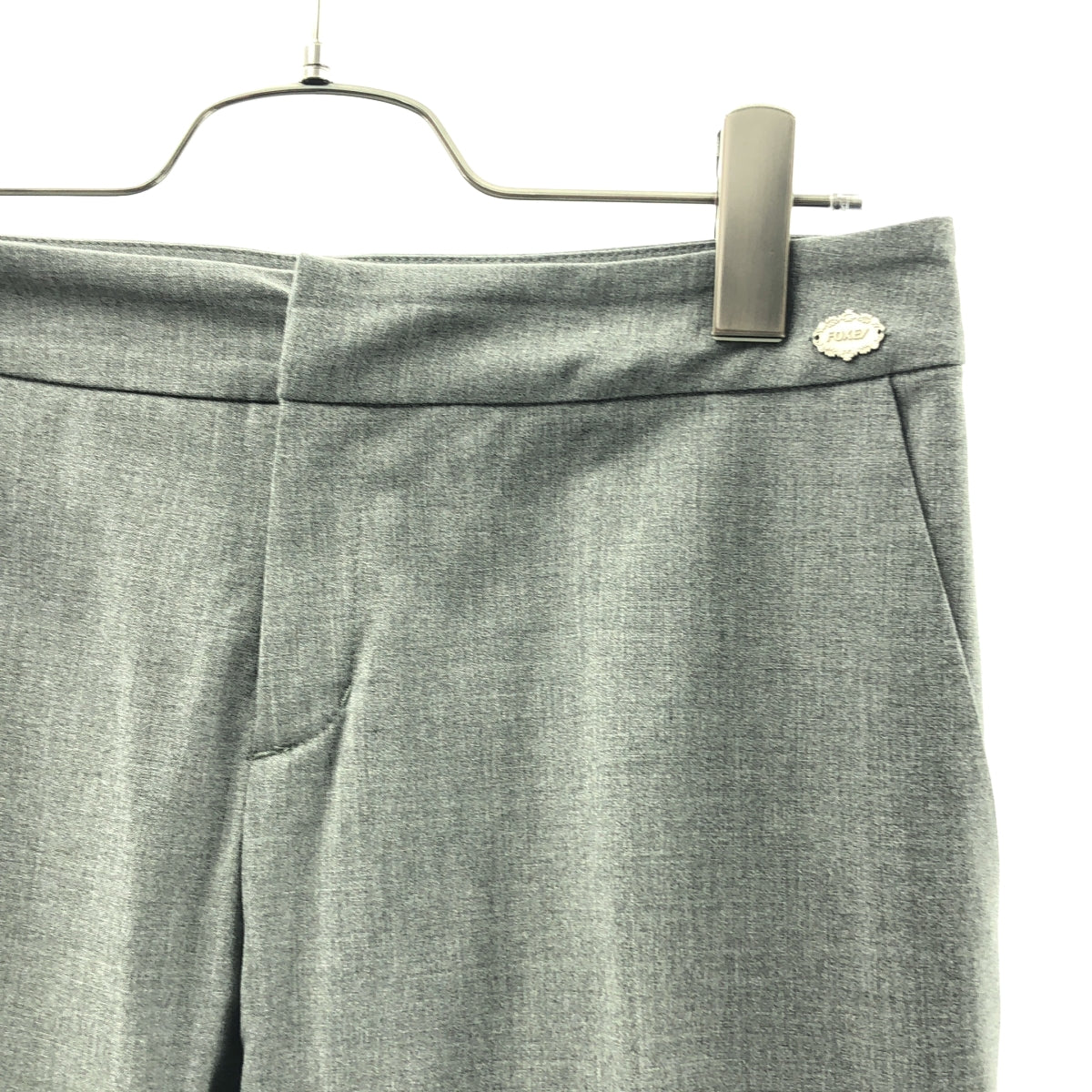 FOXEY NEW YORK / フォクシーニューヨーク | プレートロゴ スラックス パンツ | 40 | レディース