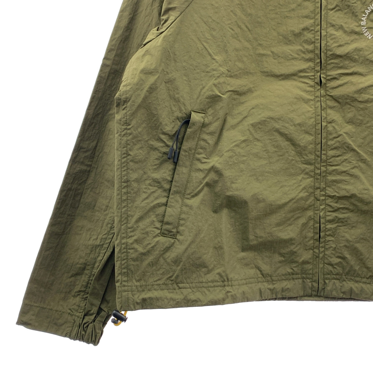 [近新] 東京設計工作室 New Balance | 尼龍防風外套 | 0 碼 | 卡其色 | 女款