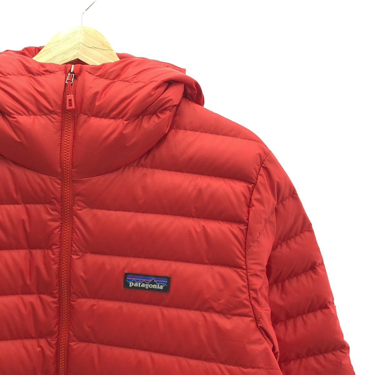 [狀況良好] 巴塔哥尼亞 | 2019AW | 男款羽絨連帽衫 | M | 紅色 | 男款