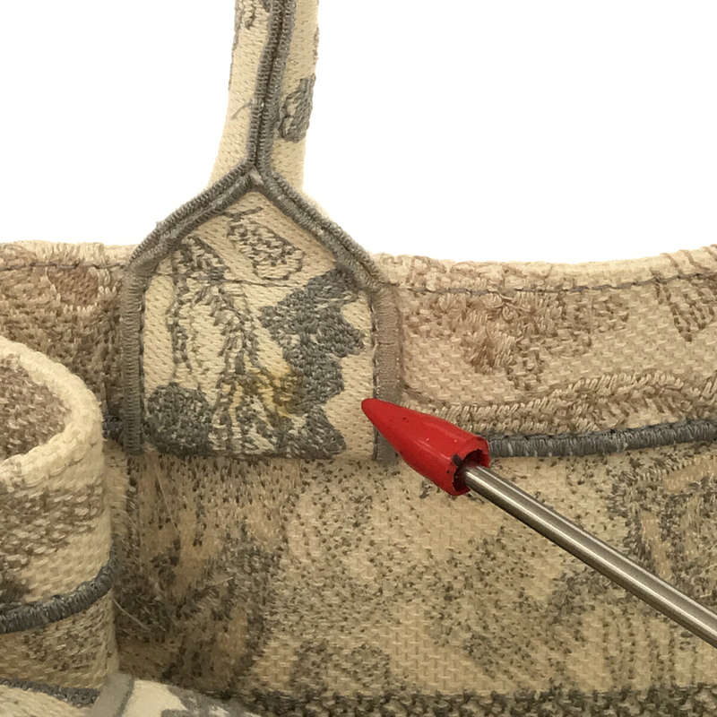 [Good Condition] Dior | Made in Italy TOILE DE JOUY BOOK TOTE MEDIUM Toile de Jouy Book Jacquard Animal All-over Embroidery Medium Tote Bag Comes with Guarantee Card and Dust Bag | - | Natural/Light Gray | Women's