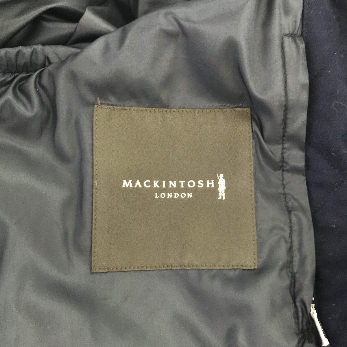 MACKINTOSH LONDON / マッキントッシュロンドン | 着脱可フード・チンストラップ付き キルティングコート | 42 |