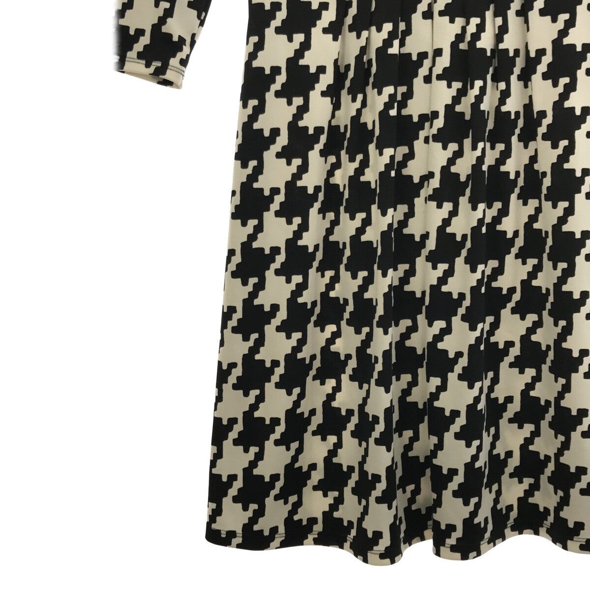 EPOCA THE SHOP / 에포카 더 숍 | 지오메트릭 프린트 카슈쿠르 원피스 | 36 | 화이트 / 블랙 | 여성