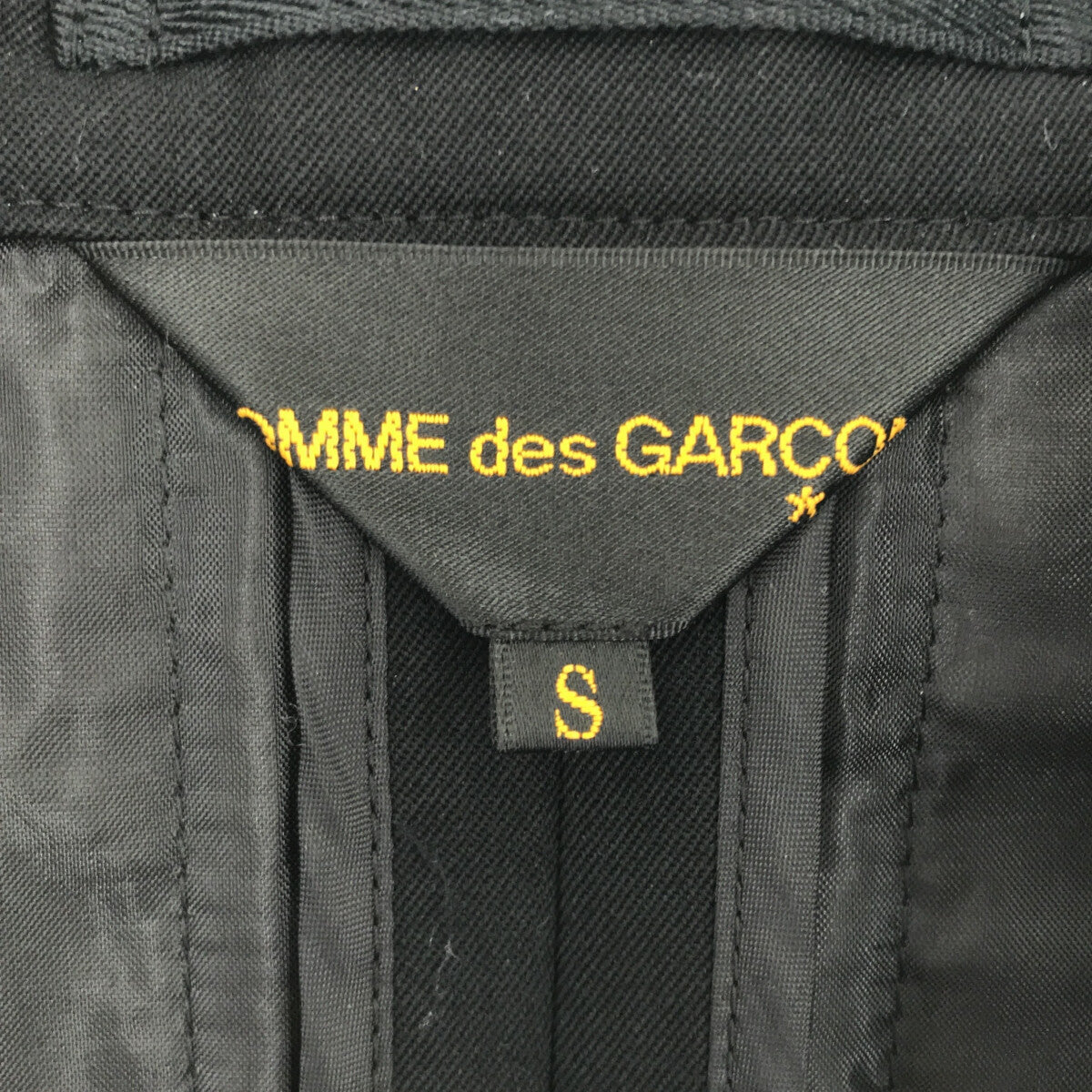[品相良好] COMME des GARCONS | 2018秋冬 |全襯裡、剪裁、荷葉邊對接外套 | S |黑色 |女性的