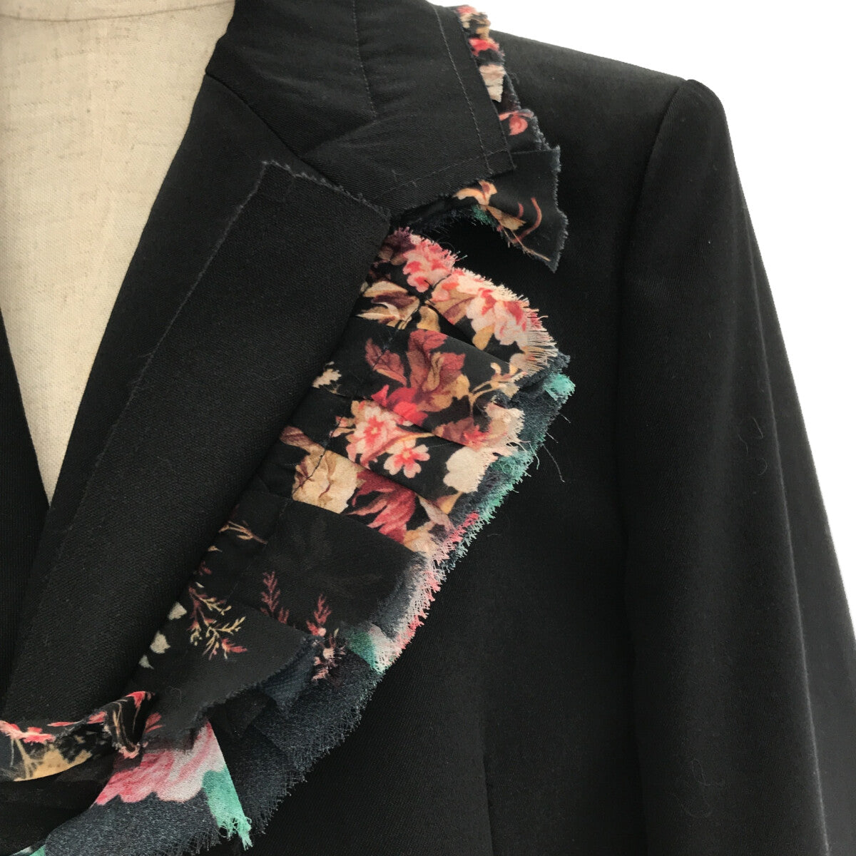 【美品】  COMME des GARCONS / コムデギャルソン | 2018AW | 総裏地 断ち切り フリル装飾 ドッキング ジャケット | S | ブラック | レディース