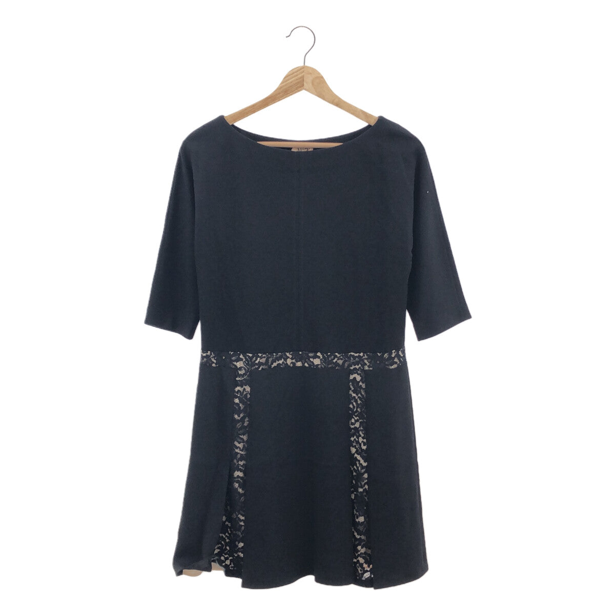 N°21 / 風號 |蕾絲設計洋裝 | 36 |女性的