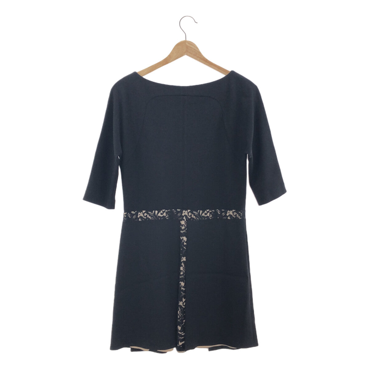 N°21 / 風號 |蕾絲設計洋裝 | 36 |女性的